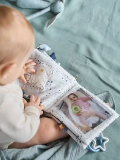 Livre D'éveil Et Photos CÉLESTE Bleu - Vertbaudet 11 Livre D'éveil Et Photos CÉLESTE Bleu - Vertbaudet -Enfants Jouets Magasin livre deveil et photos celeste 3