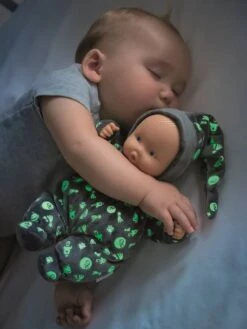 Poupée Babipouce Brille Dans La Nuit COROLLE Gris Fonce Uni Avec Decor - Corolle 10 Poupée Babipouce Brille Dans La Nuit COROLLE Gris Fonce Uni Avec Decor - Corolle -Enfants Jouets Magasin poupee babipouce brille dans la nuit corolle 3