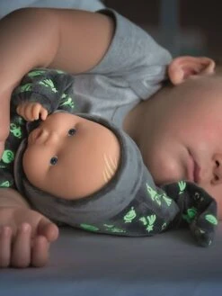 Poupée Babipouce Brille Dans La Nuit COROLLE Gris Fonce Uni Avec Decor - Corolle 11 Poupée Babipouce Brille Dans La Nuit COROLLE Gris Fonce Uni Avec Decor - Corolle -Enfants Jouets Magasin poupee babipouce brille dans la nuit corolle 4